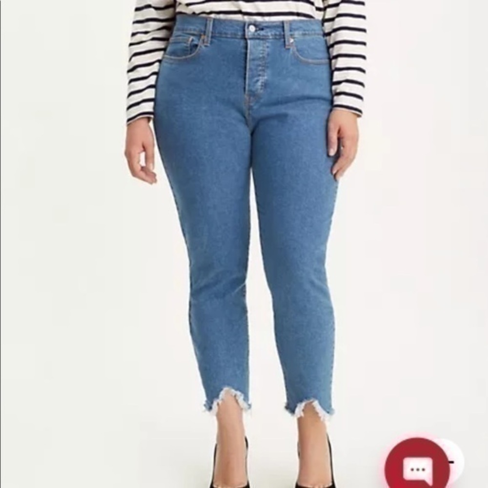Levi’s Premium Wedgie Fit Skinny Plus Size Distressed Hem Ankle Cropped Jean